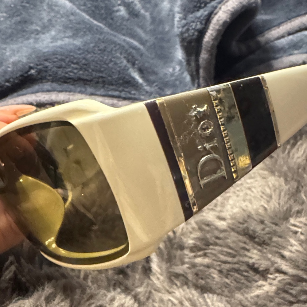 Dior Elegant White and Black Sunglasses - Picture 4 of 7